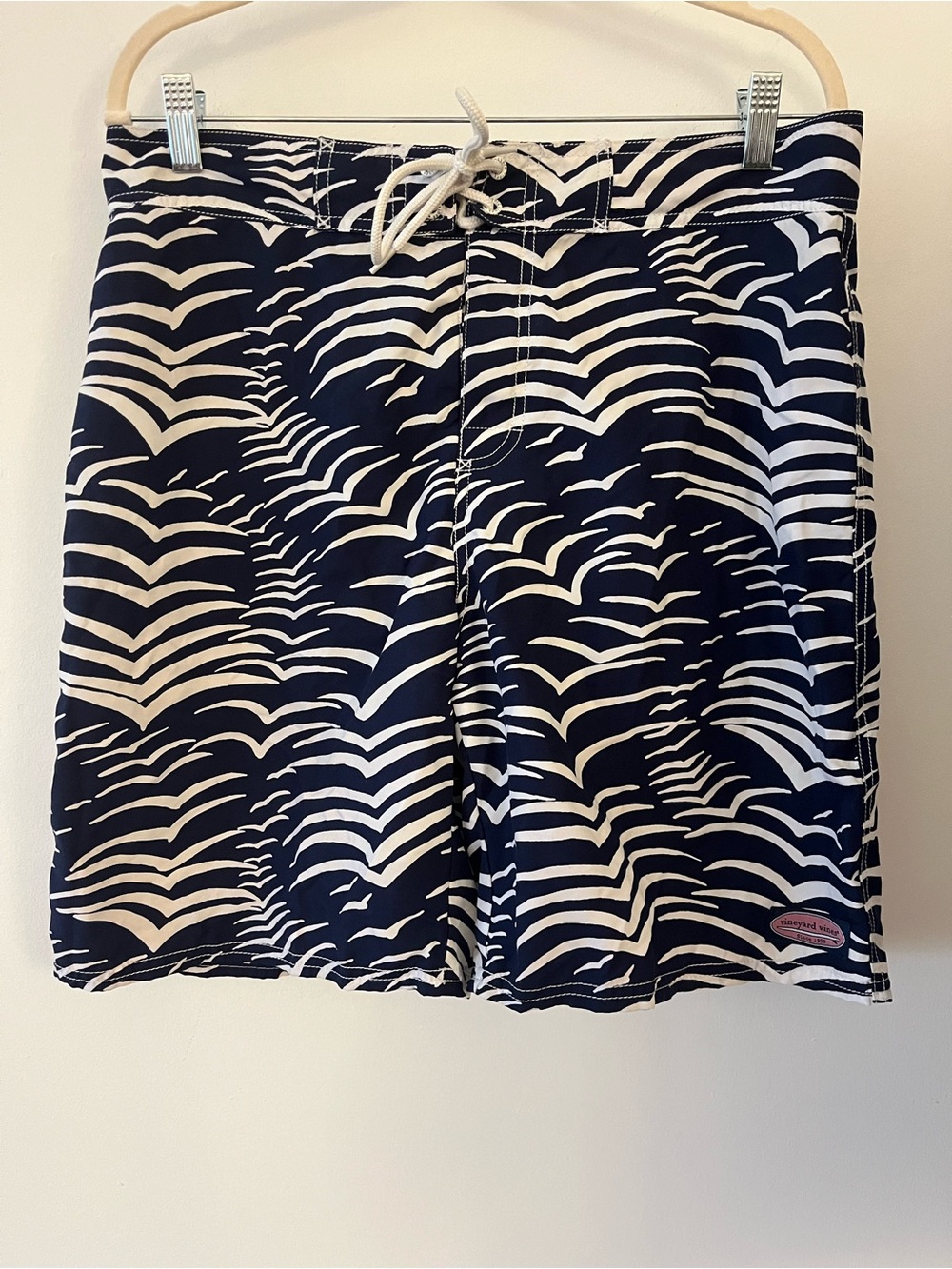 Vineyard Vines Navy & White Seagull-Print Swim Shorts Sz 33